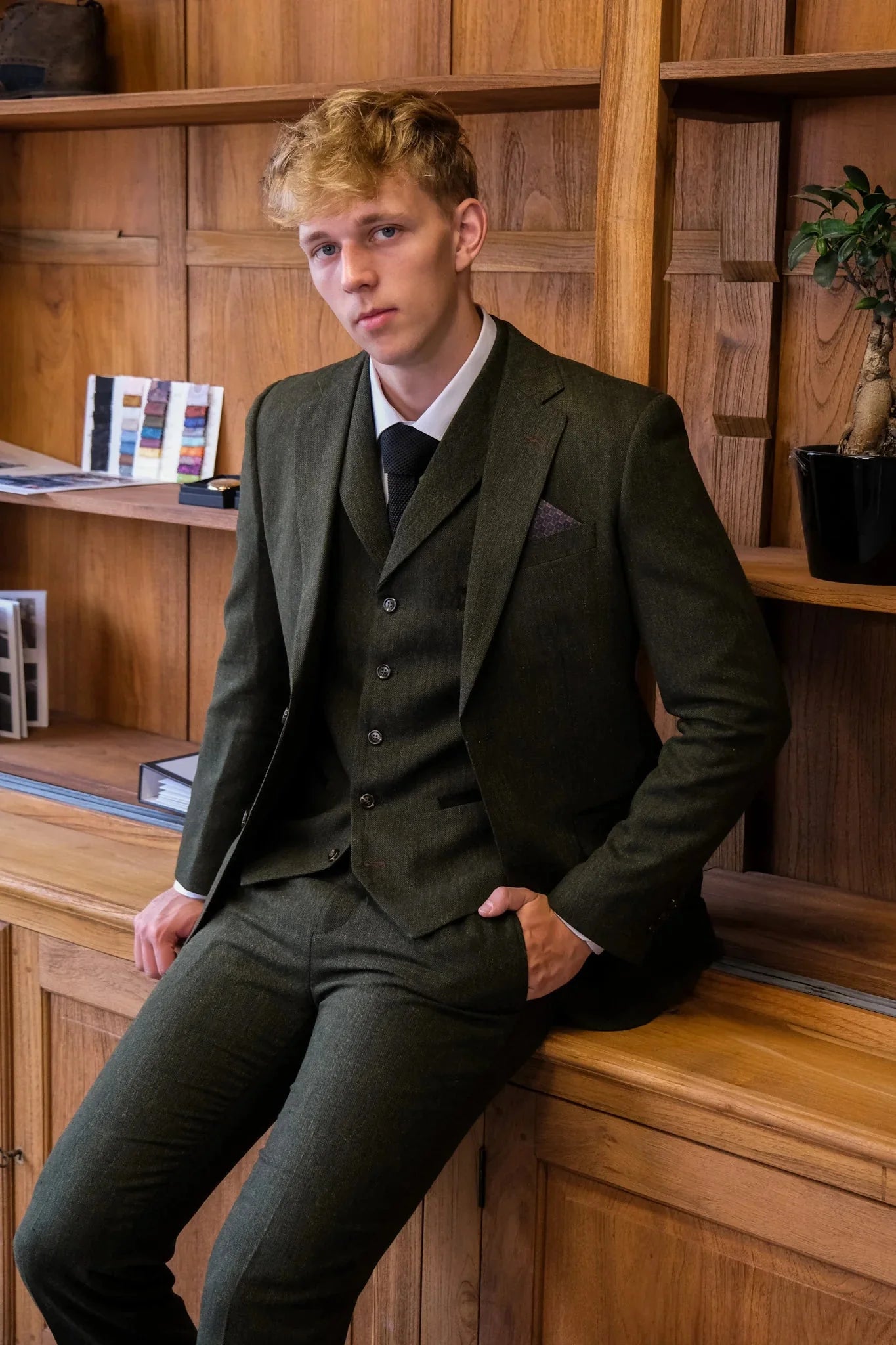 Abito Uomo, Blu Con Gilet Doppiopetto