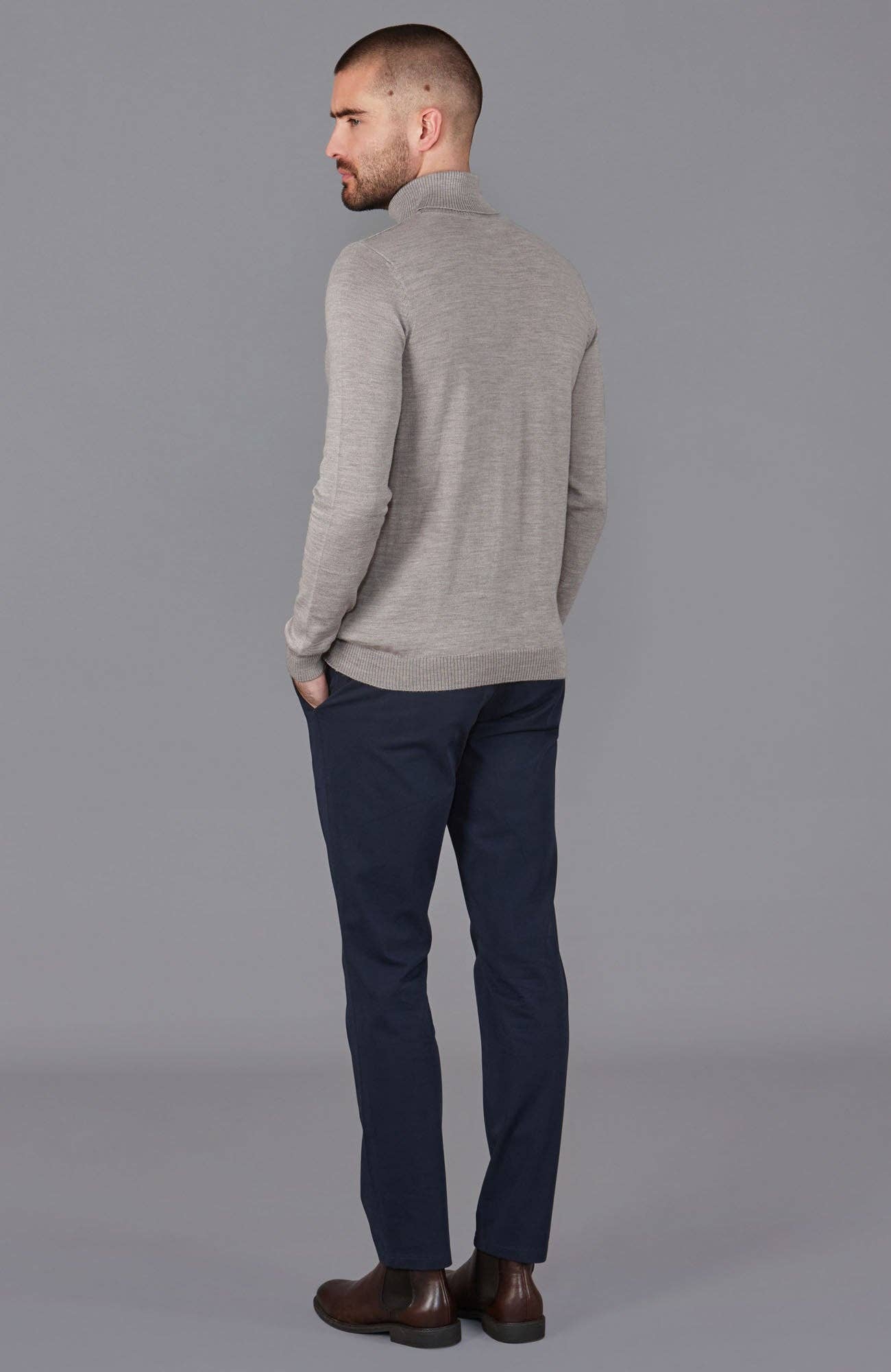 Maglione da uomo in lana merino extra fine con collo alto