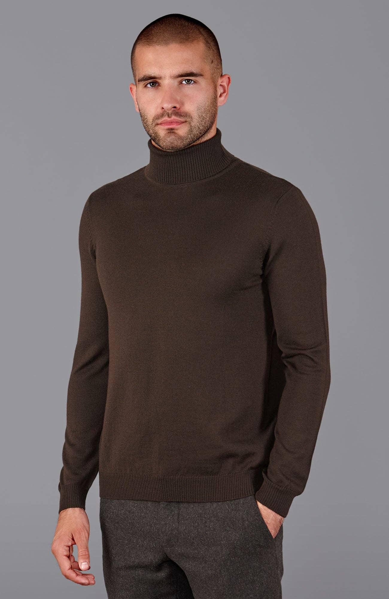 Maglione da uomo in lana merino extra fine con collo alto