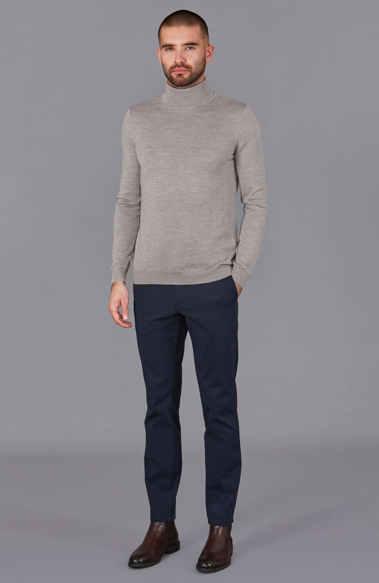 Maglione da uomo in lana merino extra fine con collo alto