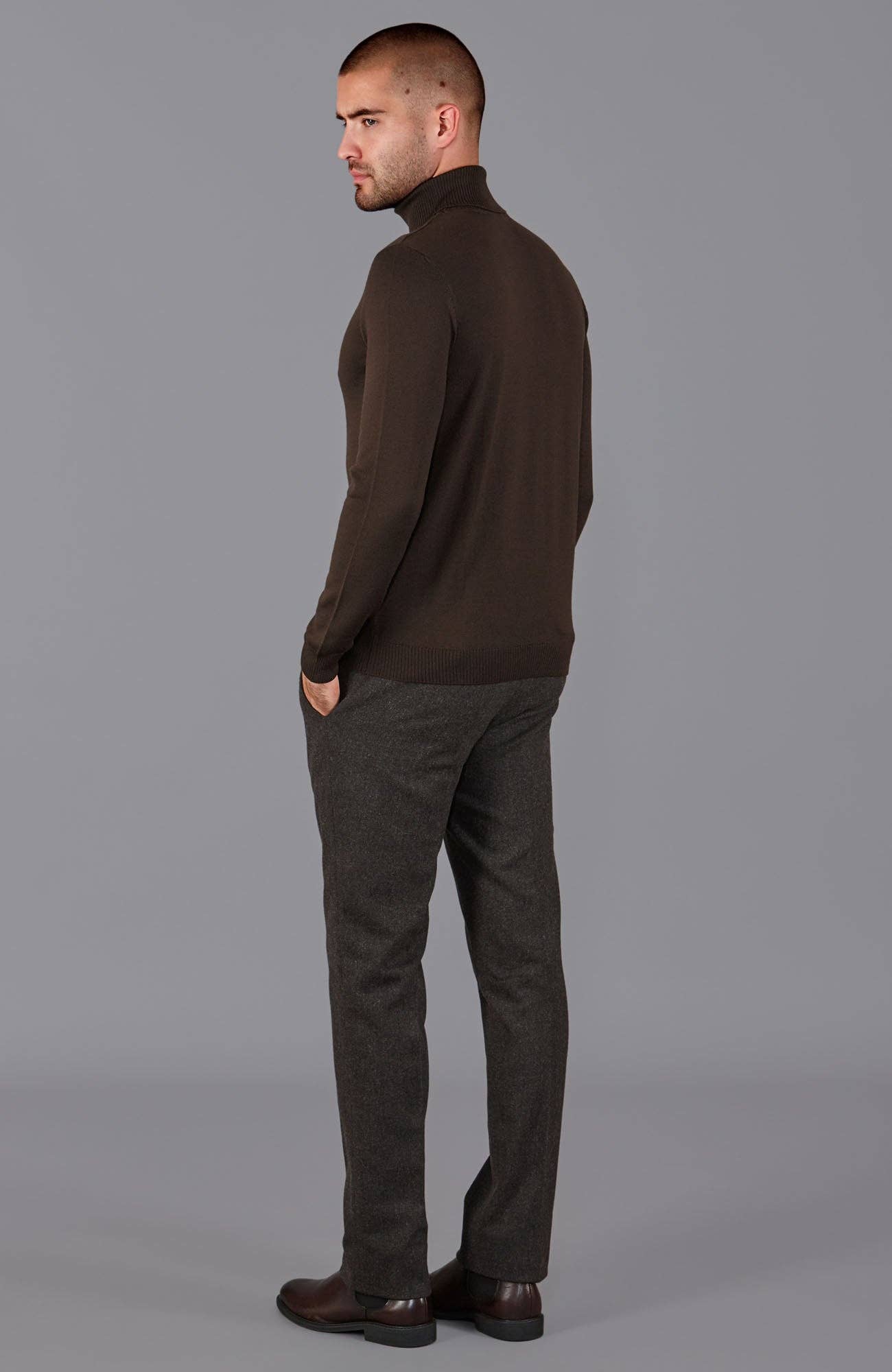 Maglione da uomo in lana merino extra fine con collo alto