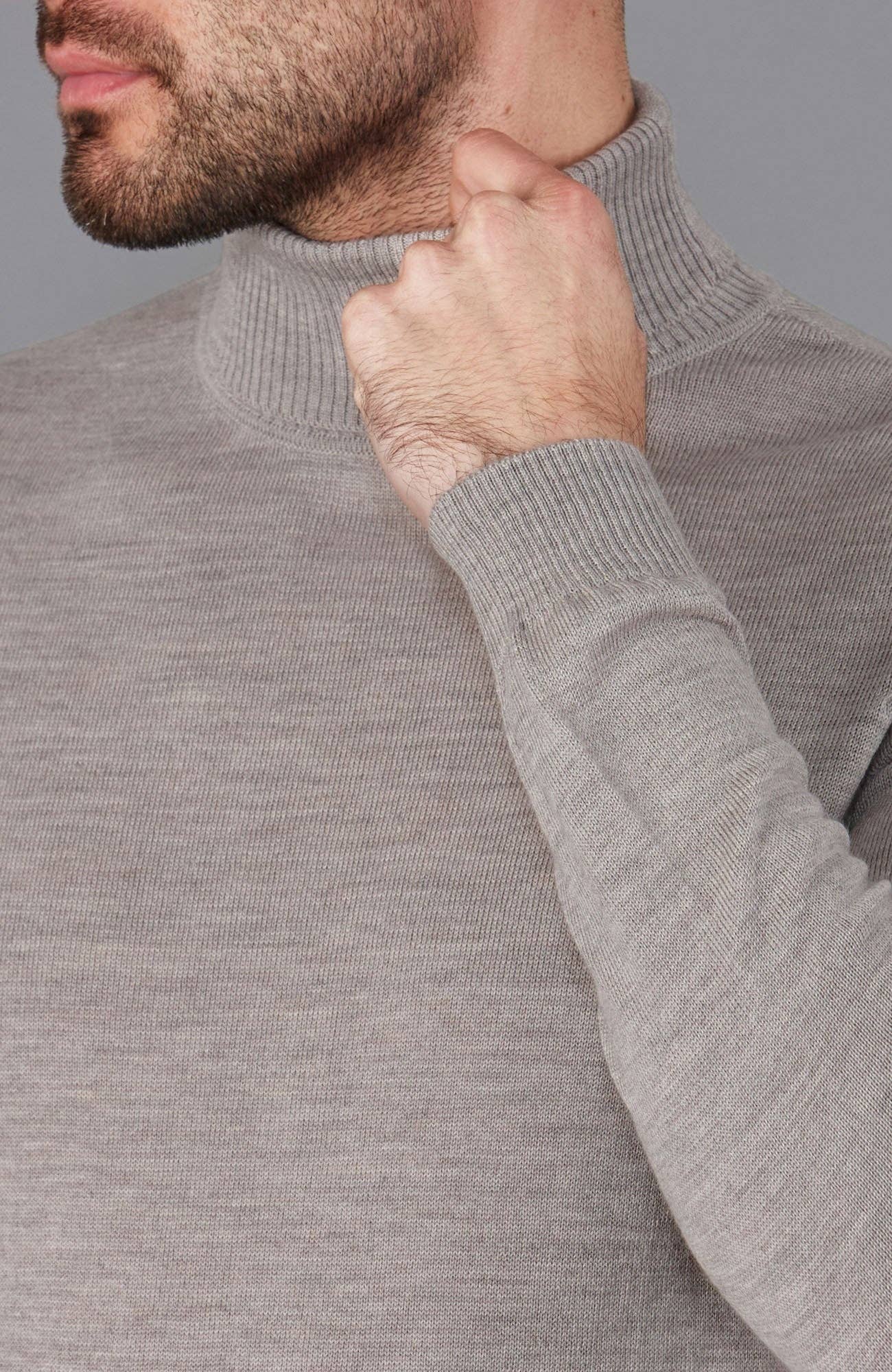 Maglione da uomo in lana merino extra fine con collo alto