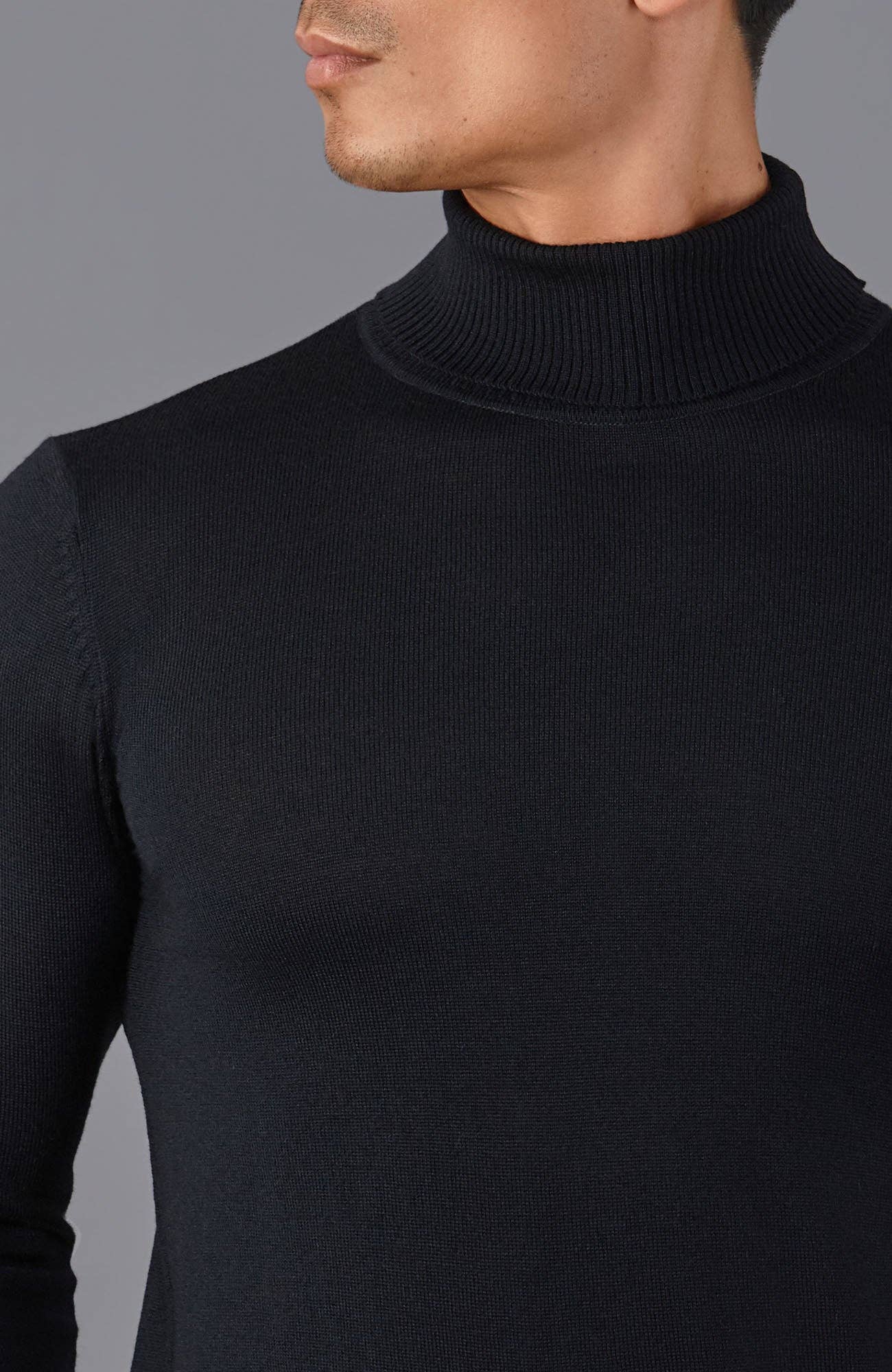 Maglione da uomo in lana merino extra fine con collo alto